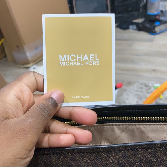 Michael Kors purse - Picture 2 of 4